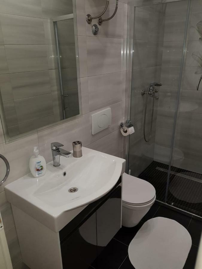 Apartments Centar - Mirjana มาคาร์สกา ภายนอก รูปภาพ