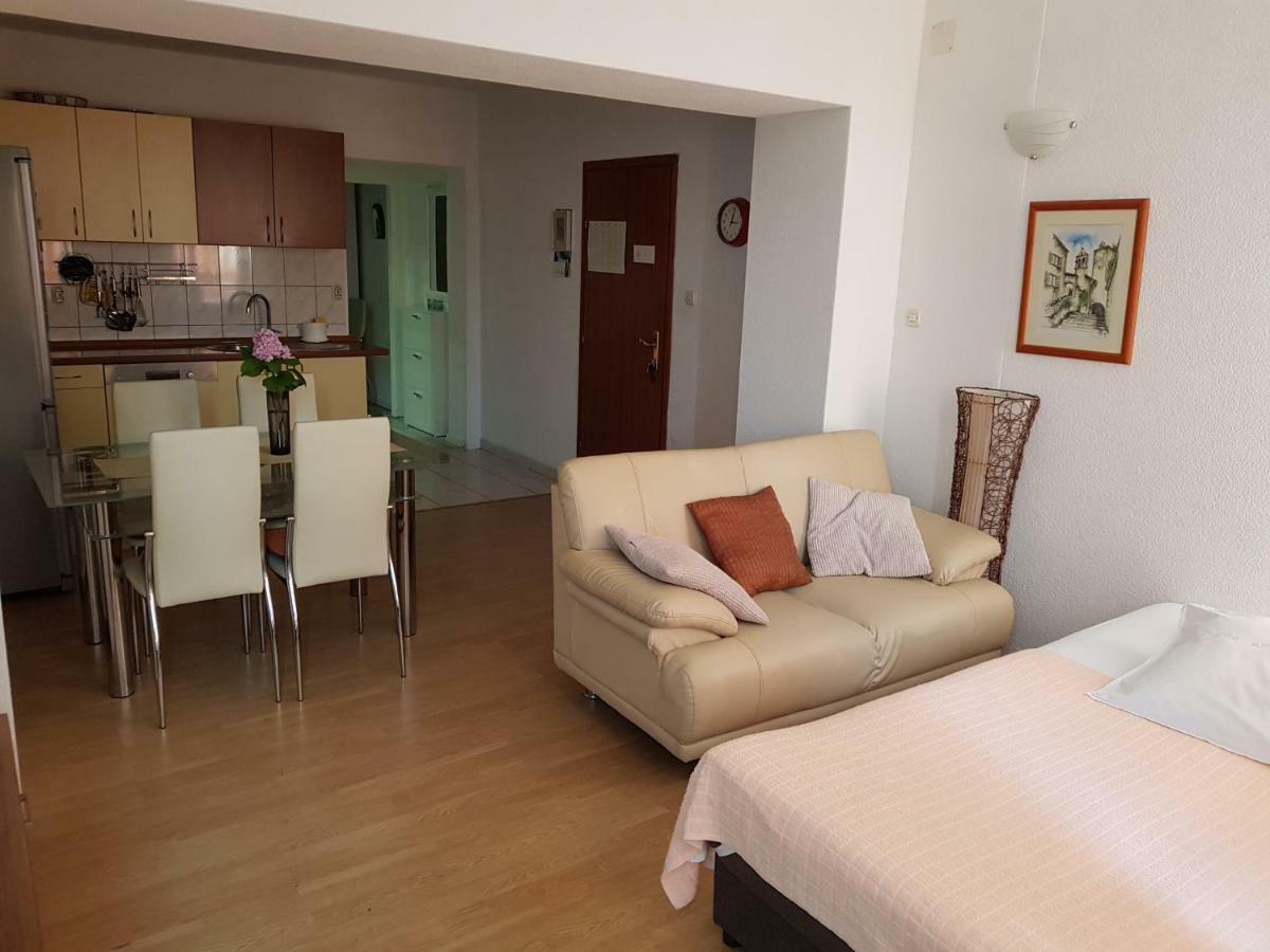 Apartments Centar - Mirjana มาคาร์สกา ภายนอก รูปภาพ